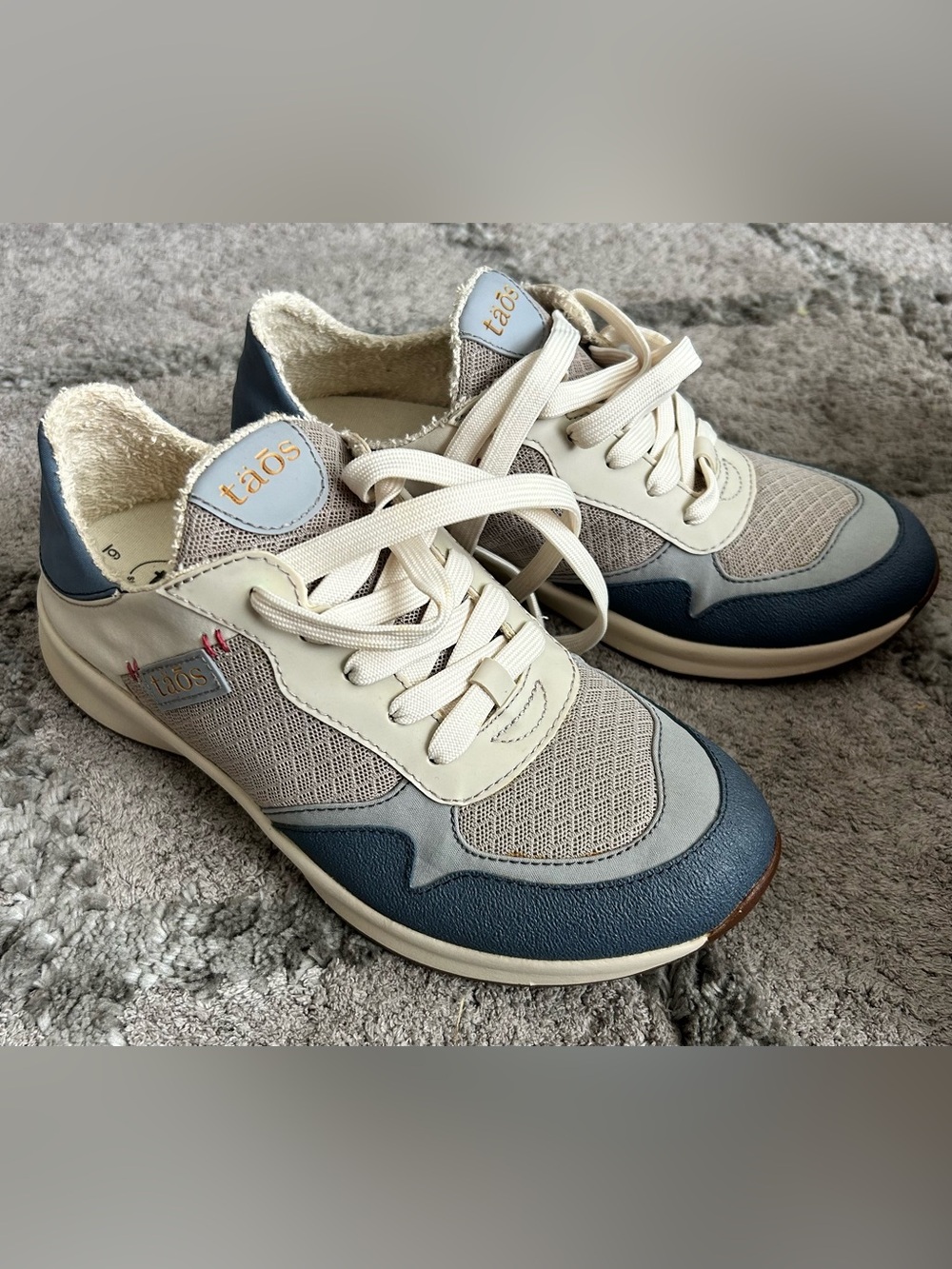 Taos Ladies Beige and Blue Casual Lace-Up Sneakers